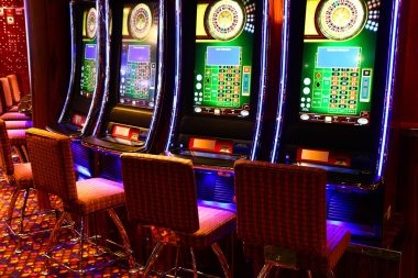 Evolution Gaming live table interface showing betting layout and dealer